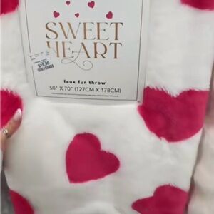 ISO:  SWEET HEART TJ Maxx Pink Heart Faux Fur Throw Blanket 50x70”